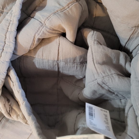 NWT Southern Living pair of quilted Grey standard textured pillow cases - Picture 10 of 13